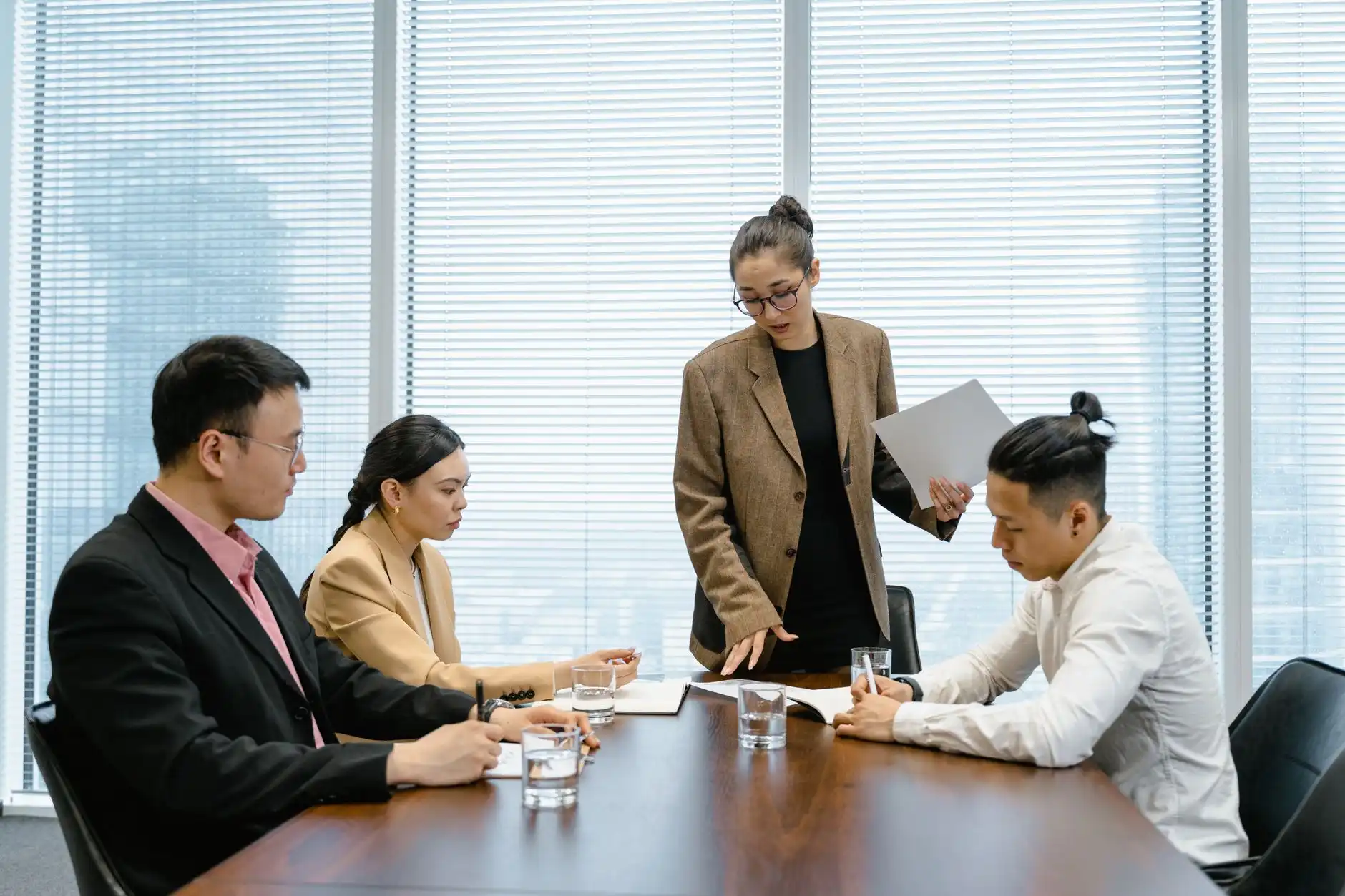 从工商注册到代理记账：一站式商务服务流程如何降低企业合规风险