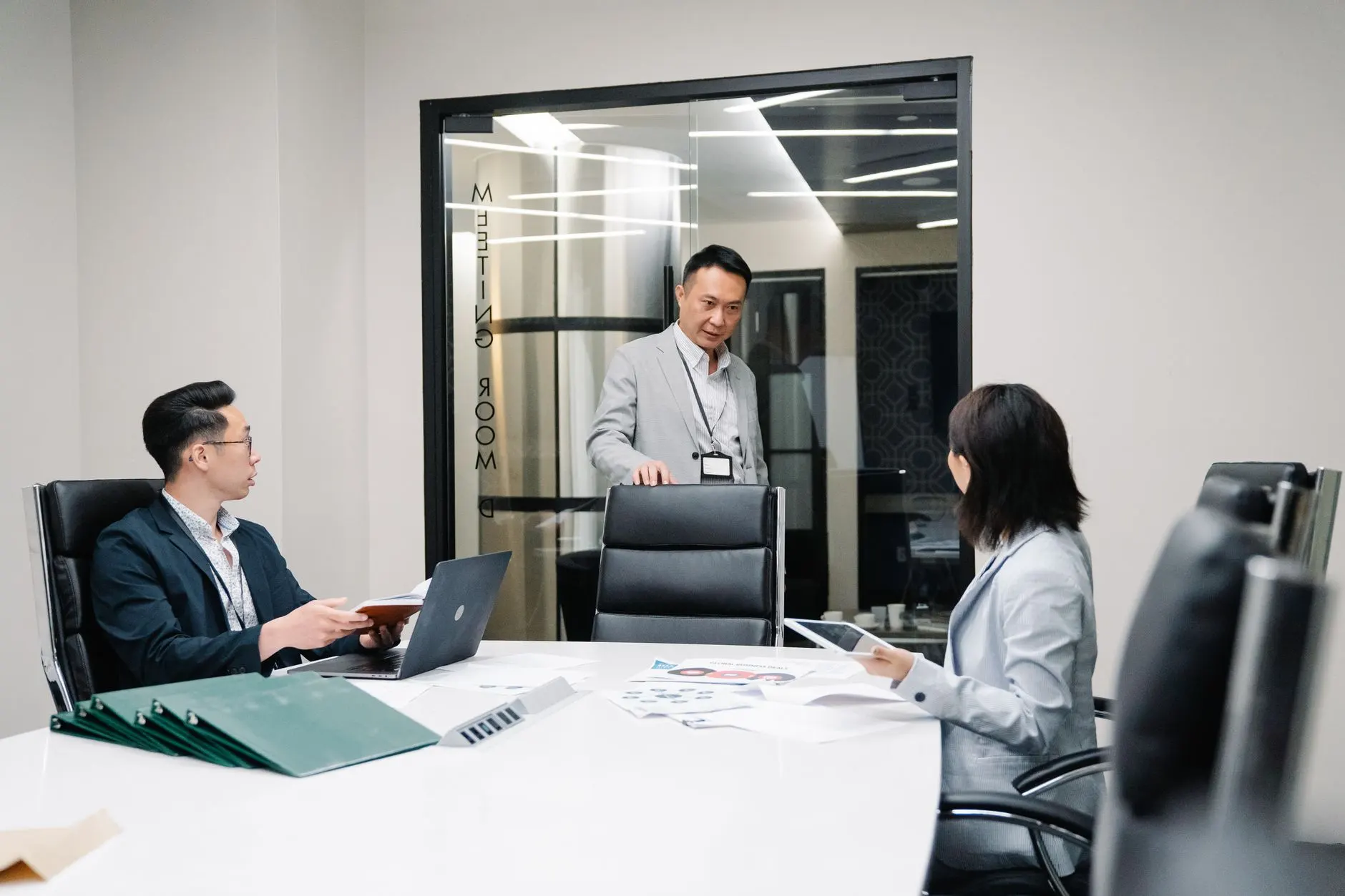 臻玮商务服务产品型号对比：工商注册与代理记账方案